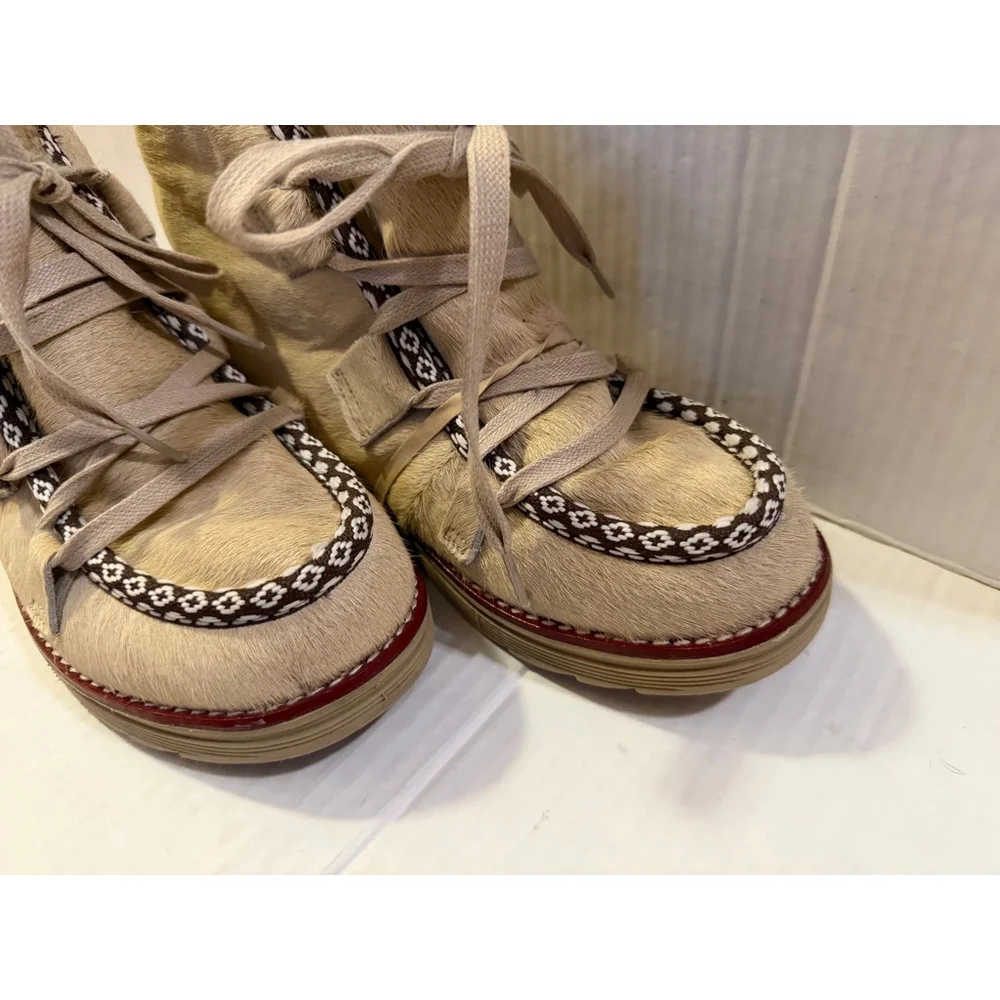 Royal Canadian Kwantlen Horse Hair winter boots size Size 7